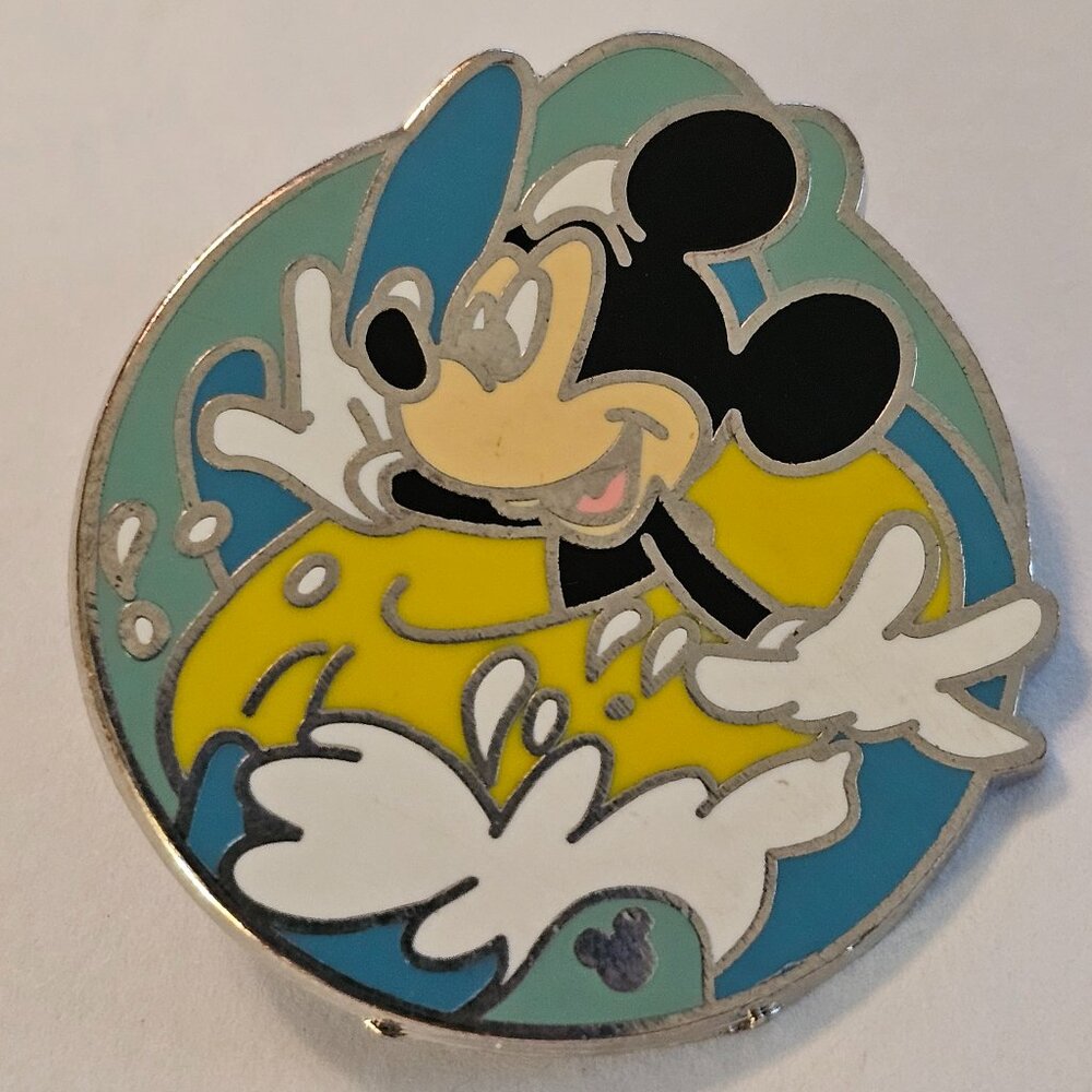 DISNEY Pin Trading ~ Disney Friends Tubing ~ Mickey Mouse ~ Hidden Mickey ~ 2006